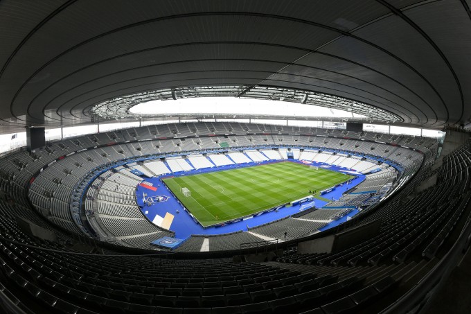 Dal Parco Allo Stadio: La Magia Degli Europei Di Calcio: L'avventura Indimenticabile Di Un Giovane Tifoso (Italian Edition): 9798328917964: Favole Gemelle, Twintales, Cortesi, Cinzia