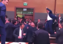 Il video della rissa fra parlamentari in Turchia