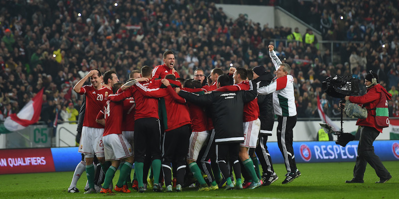 La nazionale ungherese dopo la vittoria nei playoff contro la Norvegia (Shaun Botterill/Getty Images)