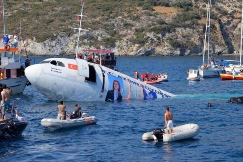 Un Airbus è stato fatto affondare nel Mar Egeo, per attirare pesci e turisti