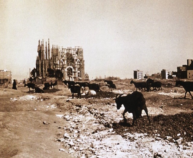 La Sagrada Familia nel 1915.
