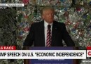 Donald Trump ha fatto un discorso davanti a un muro di spazzatura