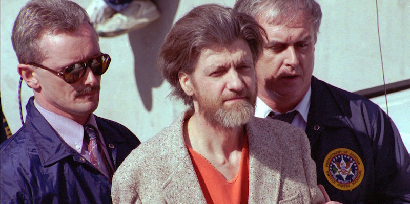 Theodore Kaczynski portato in tribunale nell'aprile del 1996
(AP Photo/John Youngbear)