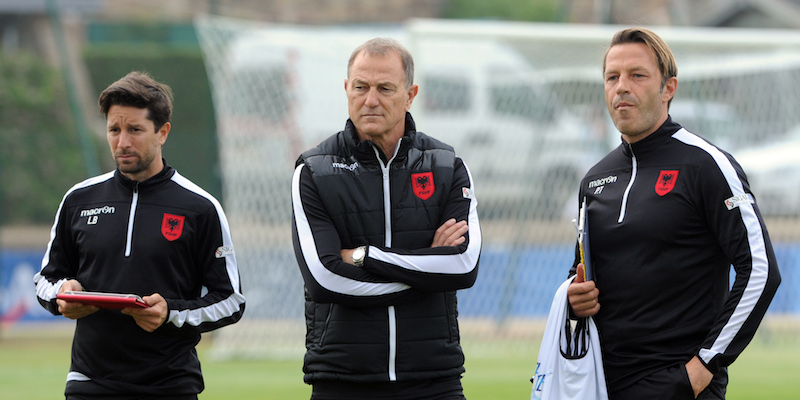 L'allenatore dell'Albania Gianni De Biasi con l'assistente Paolo Tramezzani (FRED TANNEAU/AFP/Getty Images)