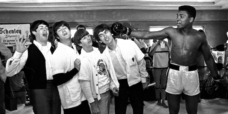 Muhammad Ali con i Beatles nel 1964 (AP Photo/File)
