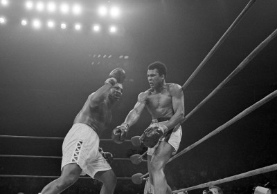 Sinceramente, non riesco a pensare a un pezzo di su qualsiasi argomento che non si possa migliorare con un paio di foto di Muhammad Ali.
