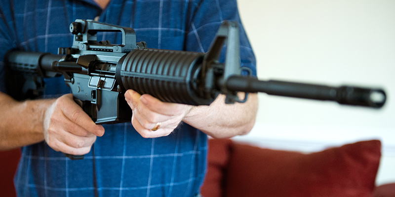 Un modello di fucile AR-15 (KAREN BLEIER/AFP/Getty Images)