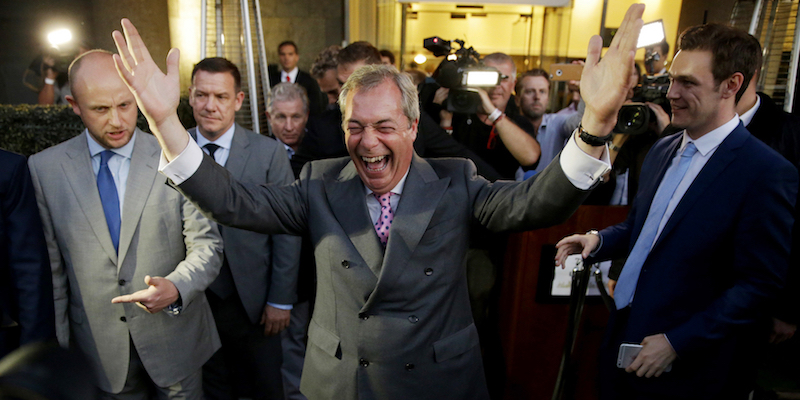 Nigel Farage dopo la vittoria del "Leave" al referendum, Londra, 24 giugno 2016
(AP Photo/Matt Dunham)