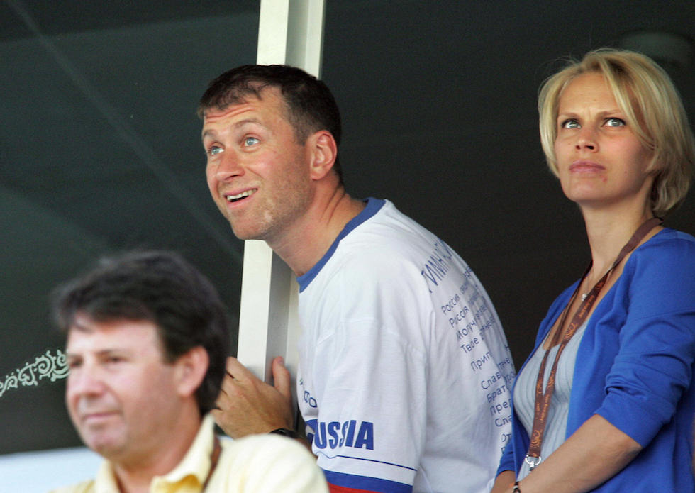 Il presidente del Chelsea Roman Abramovich prima di una partita della nazionale russa (YURI KADOBNOV/AFP/Getty Images)