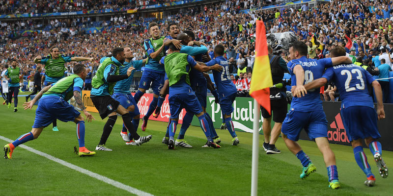 I giocatori dell'Italia festeggiano il gol di Graziano Pellè (Matthias Hangst/Getty Images)