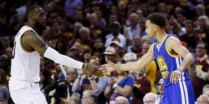 LeBron James e Stephen Curry alle finali playoff del 2015 (Ezra Shaw/Getty Images)