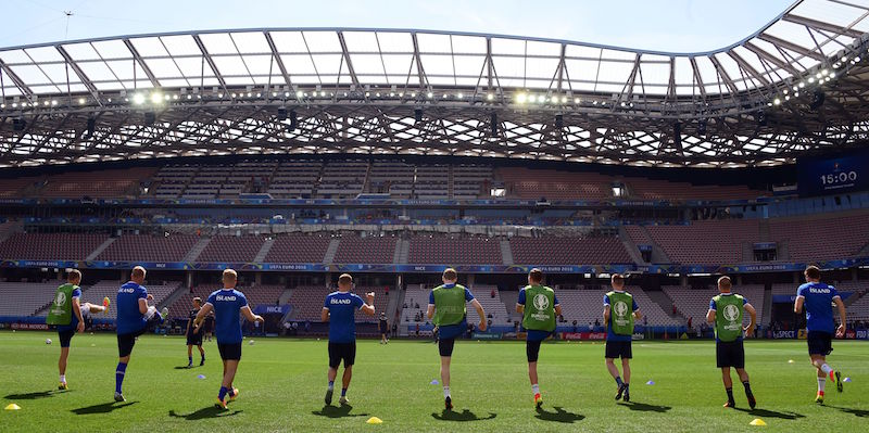 I giocatori dell'Islanda durante un allenamento allo stadio di Nizza (TOBIAS SCHWARZ/AFP/Getty Images)