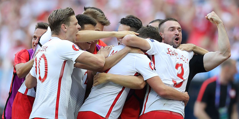 I giocatori della Polonia dopo il gol di Milik (VALERY HACHE/AFP/Getty Images)