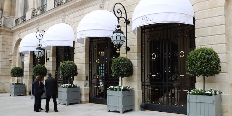 L'ingresso dell'Hotel Ritz di Parigi, il 6 giugno 2016
(JACQUES DEMARTHON/AFP/Getty Images)