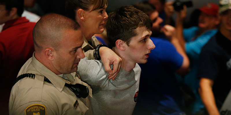 Michael Steven Sandford durante il suo arresto a Las Vegas sabato 18 giugno 2016 (AP Photo/John Locher, File)