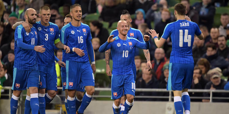 I giocatori della Slovacchia dopo un gol segnato all'Irlanda (Charles McQuillan/Getty Images)