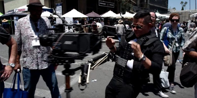 Cose da non fare mentre si prova una videocamera da 60mila euro: ballare