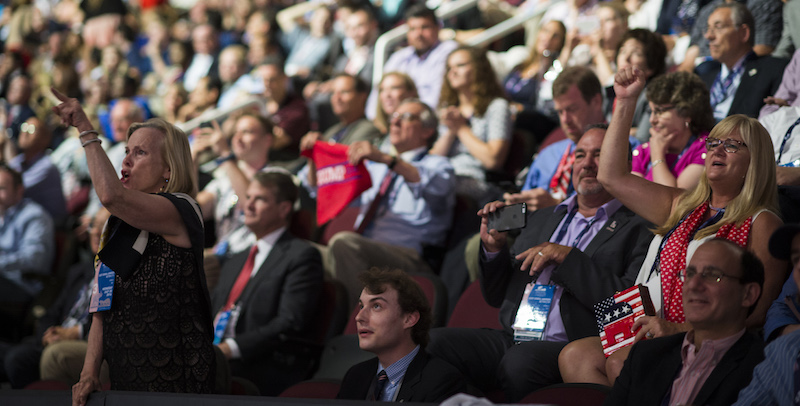 Alcuni delegati contestano Ted Cruz durante il suo discorso. (CQ Roll Call via AP Images)