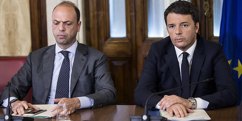 Angelino Alfano e Matteo Renzi, marzo 2016 (ANSA/ ANGELO CARCONI)