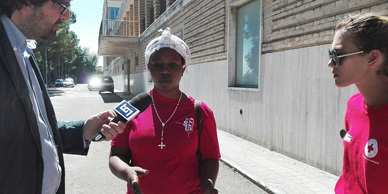 La signora Chinyery, vedova del nigeriano Chidi Nnamdi, Fermo, 7 luglio 2016 (ANSA/ ALESSANDRA MASSI)