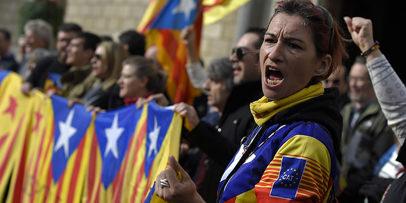 Una manifestazione a favore dell'indipendenza della Catalogna, Barcellona 9 gennaio 2016 (LLUIS GENE/AFP/Getty Images)