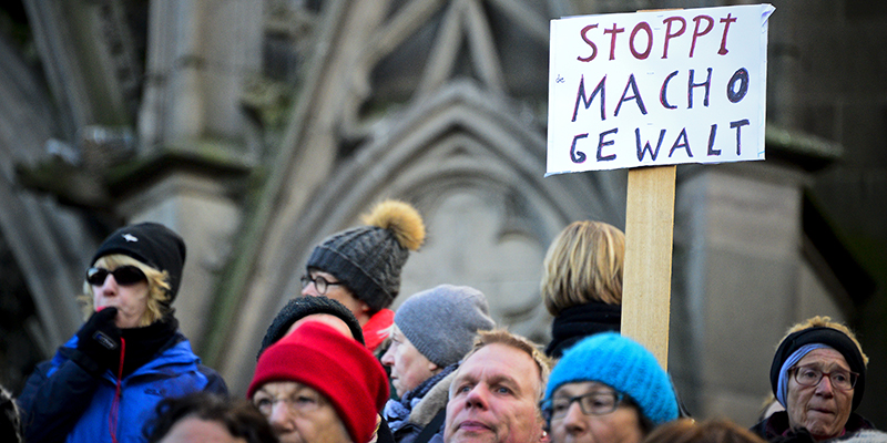 Una protesta a Colonia dopo le violenze contro le donne di Capodanno, gennaio 2016 (Sascha Schuermann/Getty Images)