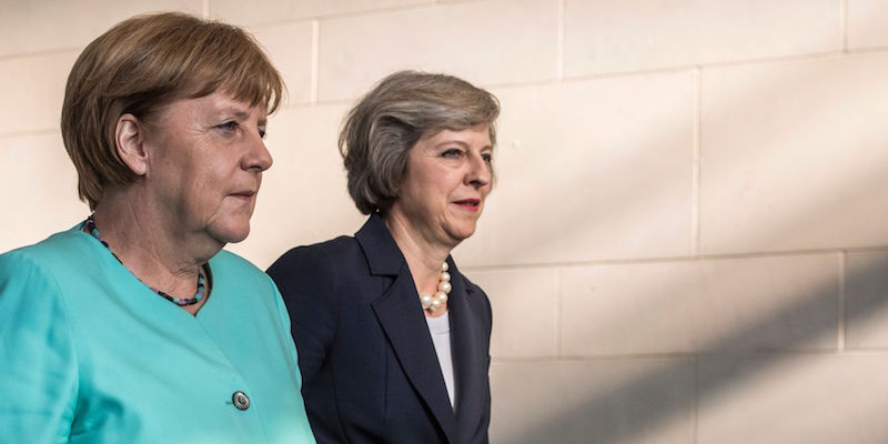 Angela Merkel e Theresa May a Berlino (JOHN MACDOUGALL/AFP/Getty Images)