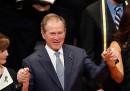 Perché George Bush ballava da solo alla cerimonia di Dallas?