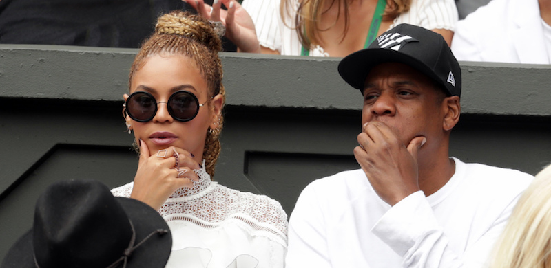 Beyonce e il marito Jay Z durante la finale del singolare femminile tra la statunitense Serena Williams e la tedesca Angelique Kerber, 9 luglio 2016
(Adam Davy/Pool Photo via AP)