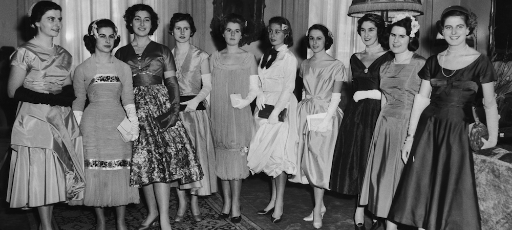 Debuttanti italiane all'ambasciata di Londra, il 18 marzo 1958 (Keystone/Hulton Archive/Getty Images)