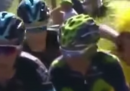 Il pugno di Chris Froome a un tifoso al Tour de France