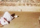 Madonna è in Puglia, a guardare affreschi sdraiata sul pavimento