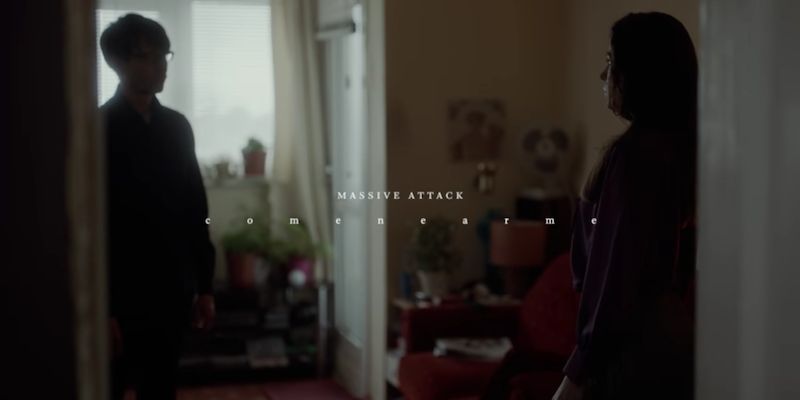 Il video di “Come Near Me”, una nuova canzone dei Massive Attack