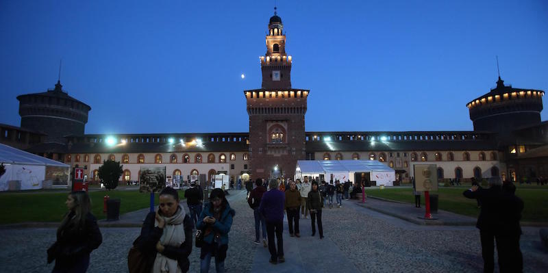 Il castello Sforzesco di Milano durante la manifestazione culturale Bookcity, il 23 ottobre 2015 (ANSA / MATTEO BAZZI)