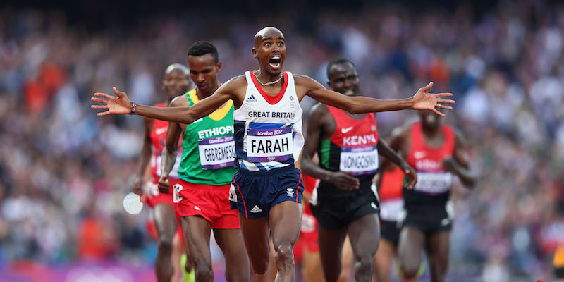 Mohamed Farah appena dopo aver vinto i 5000 metri nell'ultimo giorno delle Olimpiadi di Londra 2012 (Michael Steele/Getty Images)