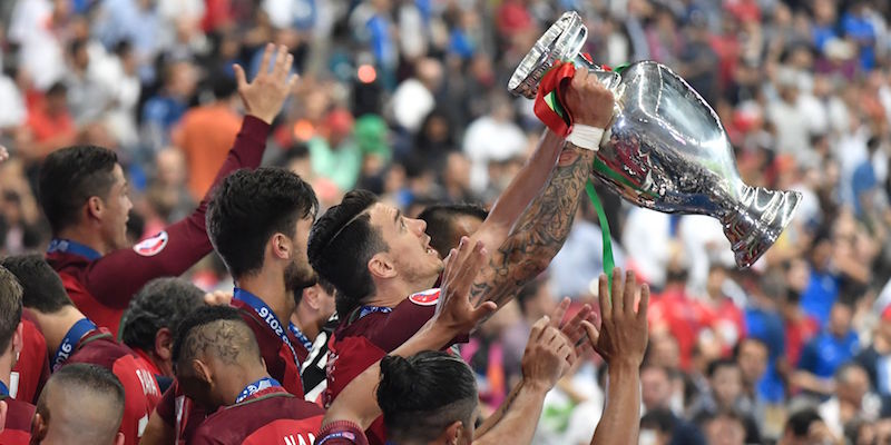 I giocatori del Portogallo durante la premiazione (PHILIPPE LOPEZ/AFP/Getty Images)