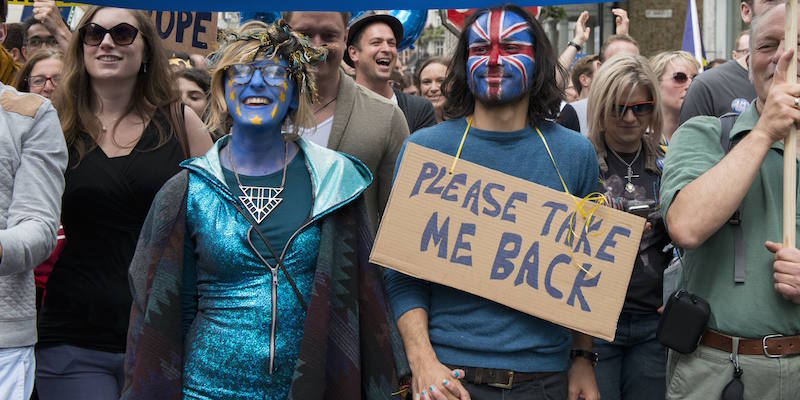 La manifestazione contro l'uscita del Regno Unito dall'Unione Europea che c'è stata a Londra il 2 luglio 2016 (Ik Aldama/picture-alliance/dpa/AP Images)