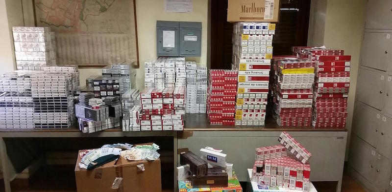 Sigarette illegali sequestrate dalla Guardia di Finanza di Torino, il 19 marzo 2016
(ANSA / US GUARDIA FINANZA TORINO)