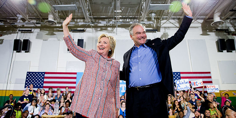 Hillary Clinton e Tim Kaine a un comizio elettorale in Virginia - 14 luglio 2016 (AP Photo/Andrew Harnik)