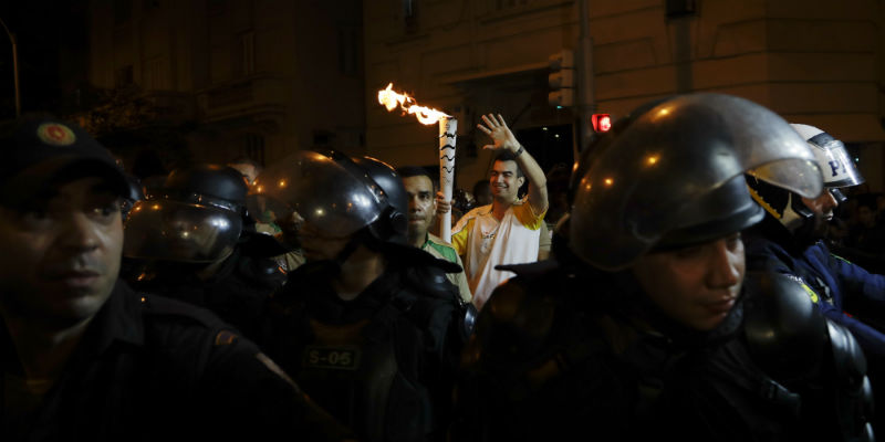 Il percorso della torcia olimpica in Brasile non è stato facile