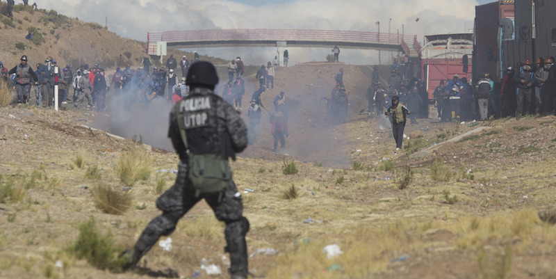 Scontri tra minatori e polizia a Panduro, Bolivia (AP Photo/Juan Karita)