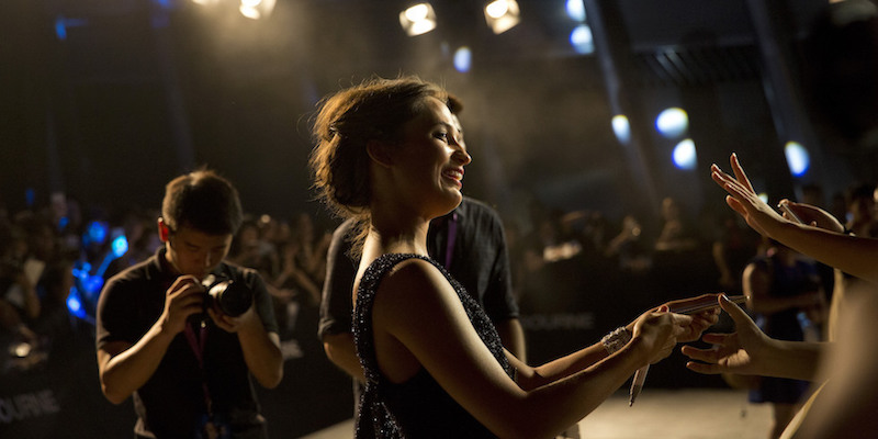L'attrice Alicia Vikander (27) saluta i fan a un evento per promuovere il film Jason Bourne a Pechino, 16 agosto 2016
(AP Photo/Ng Han Guan)