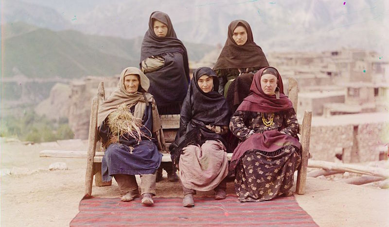 Un gruppo di donne in Dagestan, fotografate tra il 1905 e il 1915 da Sergeĭ Mikhaĭlovich
((Prokudin-Gorskii / Library of Congress)