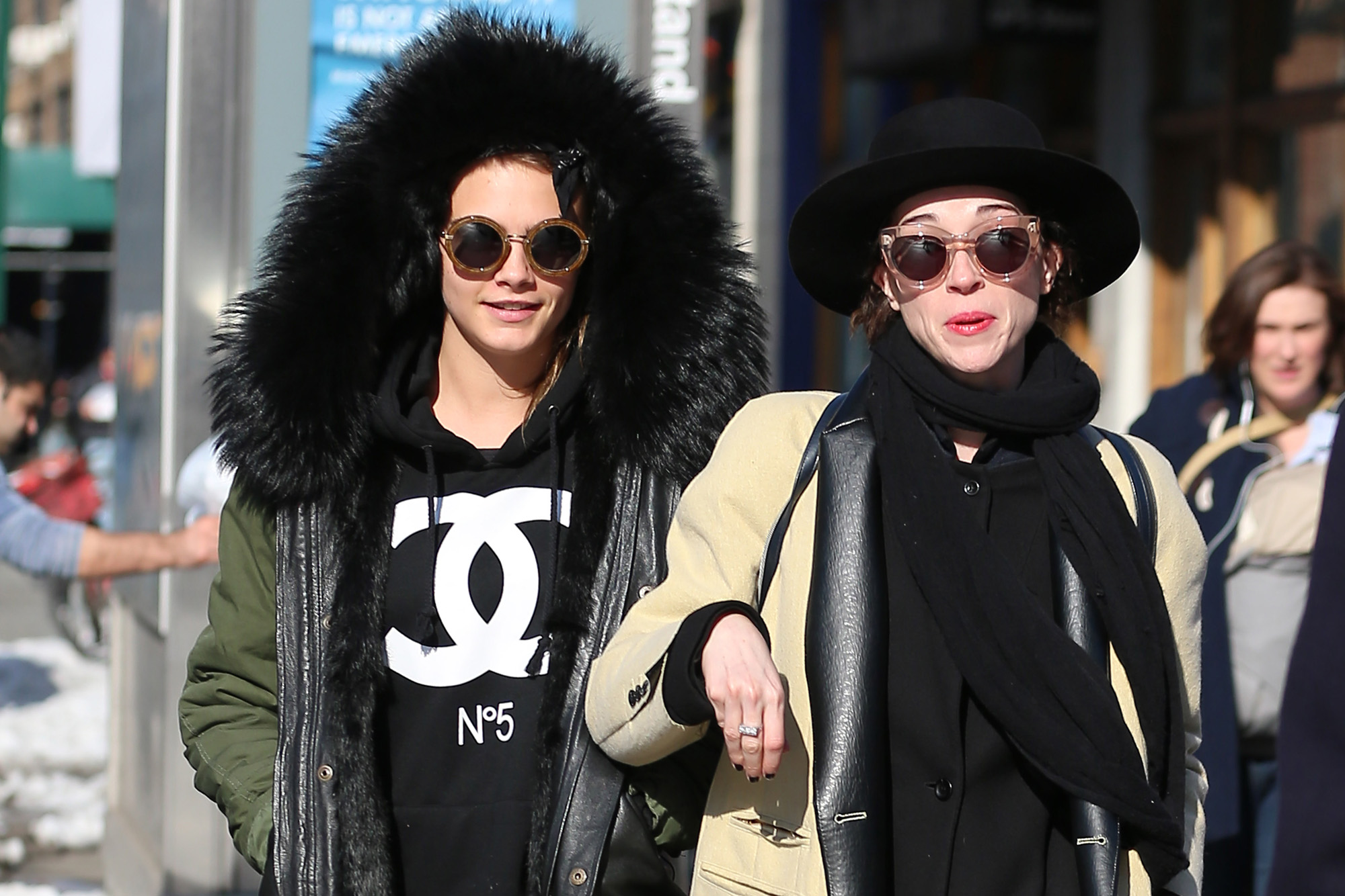 ***MANDATORY BYLINE TO READ INFPhoto.com ONLY*** Cara Delevingne and singer St. Vincent, aka Annie Clark, hang out together in downtown New York City. The pair are rumored to be dating after they were reportedly spotted kissing at a BRIT Awards after party last week  Pictured: Cara Delevingne, St. Vincent Ref: SPL965827 020315  Picture by: INFphoto.com 