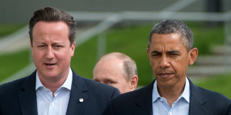 Il presidente americano Barack Obama, il presidente russo Vladimir Putin e l'ex primo ministro britannico David Cameron al G8 nel Lough Erne resort, in Irlanda nel Nord, il 18 giugno 2013 BERTRAND LANGLOIS/AFP/Getty Images)

