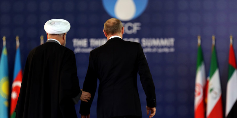 Il presidente iraniano Hassan Rouhani e il presidente russo Vladimir Putin a Teheran, il 23 novembre 2015 (ATTA KENARE/AFP/Getty Images)