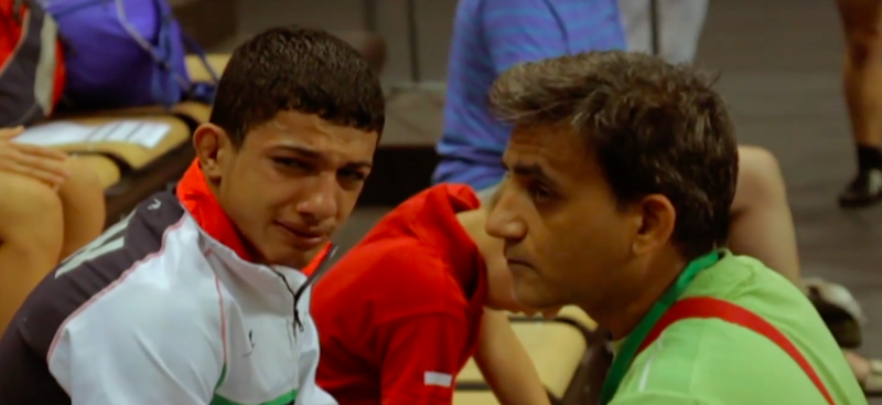 Il video del lottatore iraniano costretto a non lottare contro un israeliano