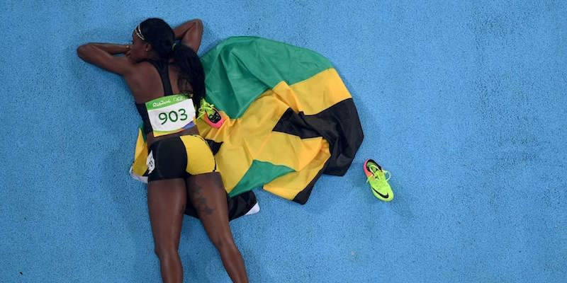 La giamaicana Elaine Thompson dopo aver vinto i 200 metri
(ANTONIN THUILLIER/AFP/Getty Images)