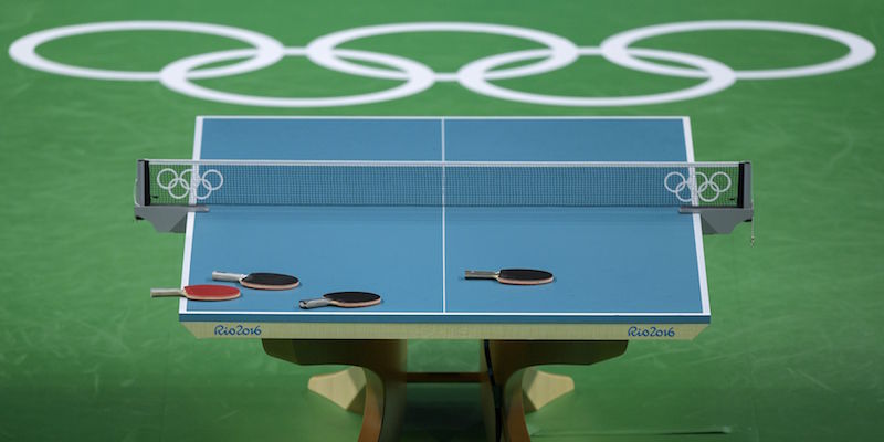 In attesa di un match del torneo di tennistavolo alle Olimpiadi di Rio de Janeiro (JUAN MABROMATA/AFP/Getty Images)