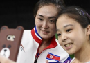 Due ginnaste – una nordcoreana e una sudcoreana – si sono fatte un selfie